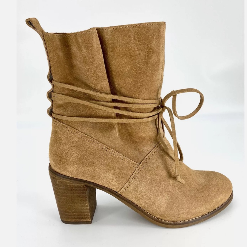 Tom’s Milasuede boot. Women’s size 7.5 color tan